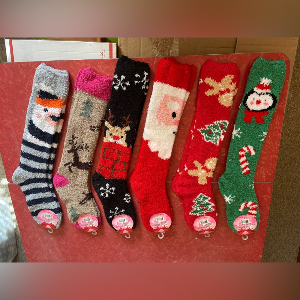 🎄❤️💚🧑‍🎄🐧NWT LONG MOPAS FUZZY COMFY SOCKS